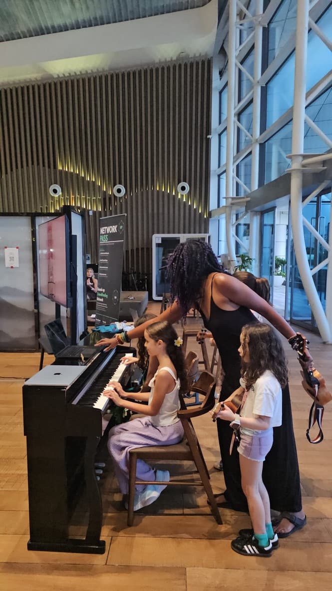 A music lesson during the project block